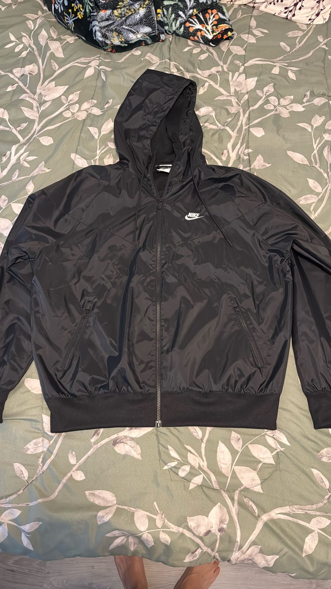 Black Nike Windbreaker Medium