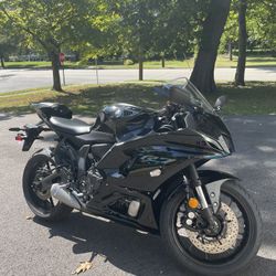 2022 Yamaha R7