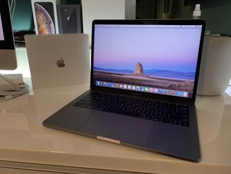 2017 13” MacBook Pro 2.3GHz core i5 8GB Ram 128SSD like new!!! Has 72 battery cycles!