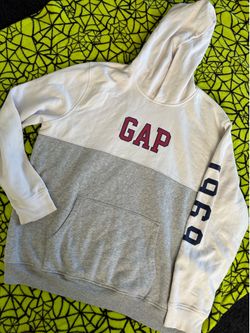Gap sweater