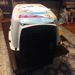 New Vibrant Life  Plastic Pet Kennel for Dogs S/M 26 in