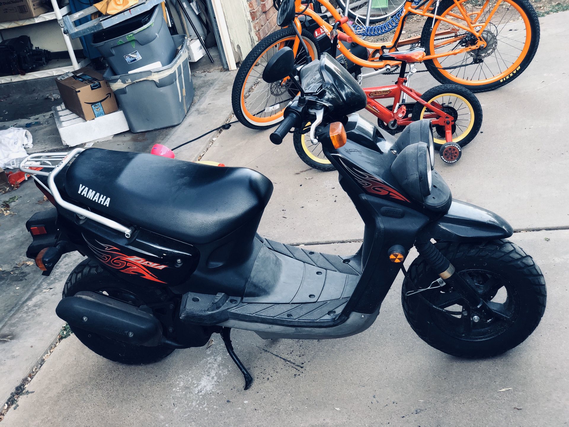 Photo Yamaha 50cc scooter