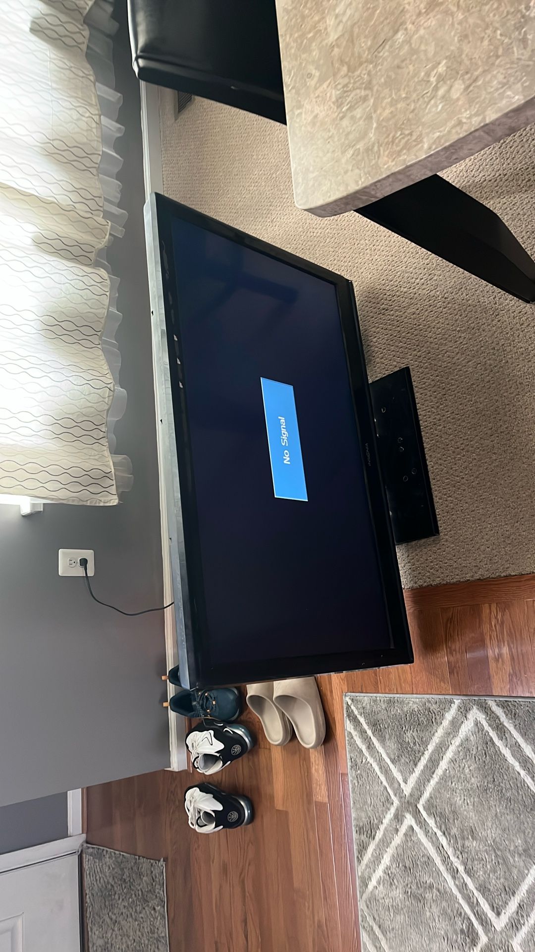 44 Inch Insignia Tv