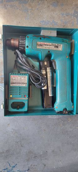 Makita drill driver With Metal case