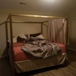 King Size Canopy Bed 