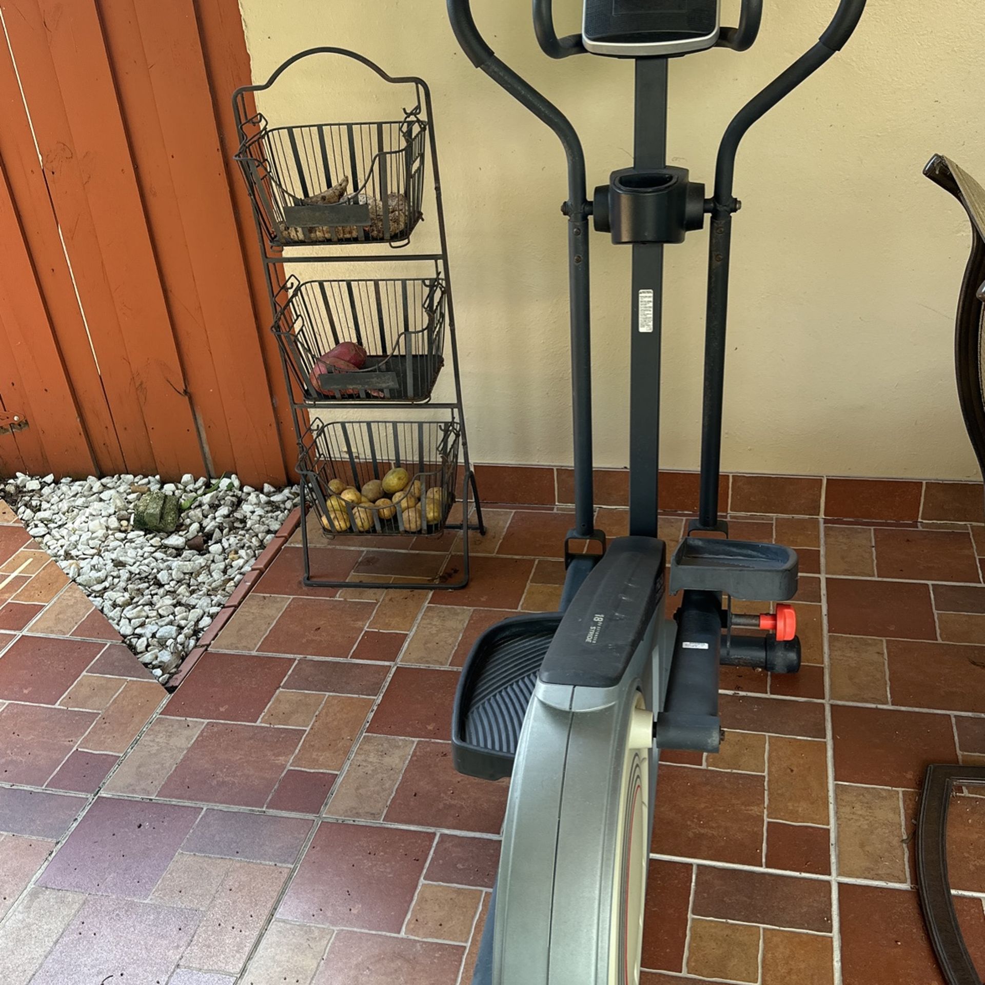 ProForm Comfort Stride Rear Drive Elliptical for Sale in Hialeah FL OfferUp
