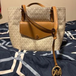 Barely used Micheal Kors bag