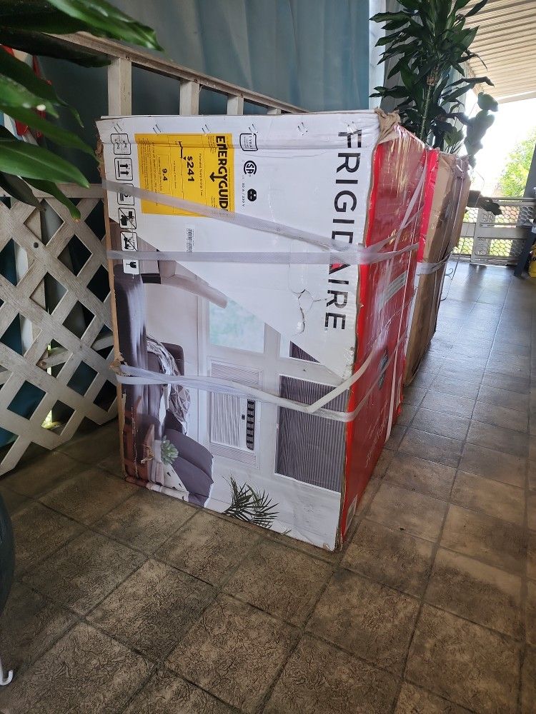 Brand New Frigidaire 23,000 BTU Window AC with Heat & Dehumidifier – Unboxed