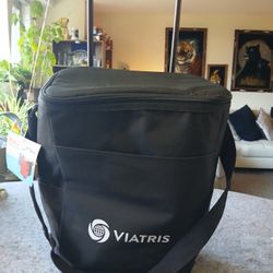 
MAUI Portable Rolling Cooler On Wheels Picnic Hiking Beach New With Tags


The MAUI Portable Rolling Cooler is a stylish and practical party cooler p
