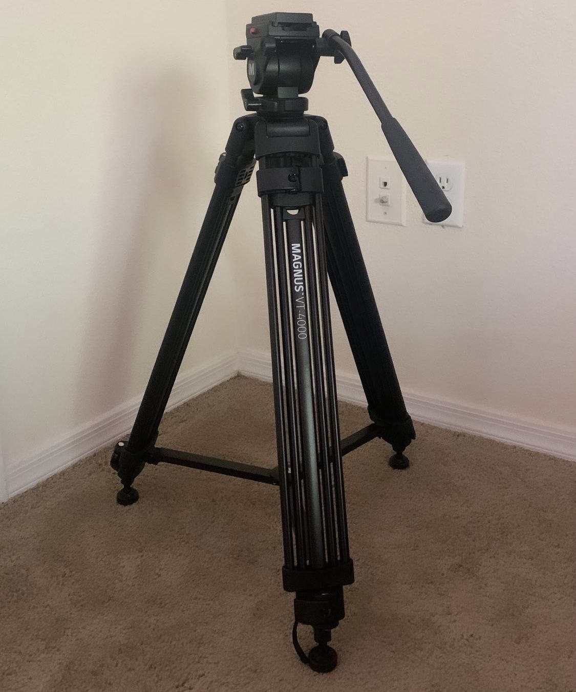 Magnus Video Tripod VT-4000