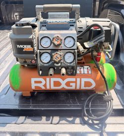 RIDGID Tri-Stack 5-Gallon Portable Electric Compressor / Model: OF50150TS
