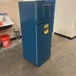 BRAND NEW Frigidaire Top Freezer Refrigerator 7.5 CU FT