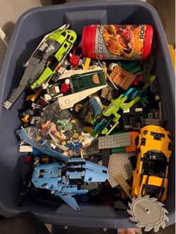 $100 Firm Lego 30 pound bin pick up in gilbert