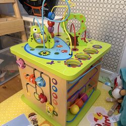 Hape Country Critters Play Cube| Wooden Learning Puzzle Toy for Toddlers, 5-Sided Activity Centre with Animal Friends, Shapes, Mazes, Wooden Balls, Sh