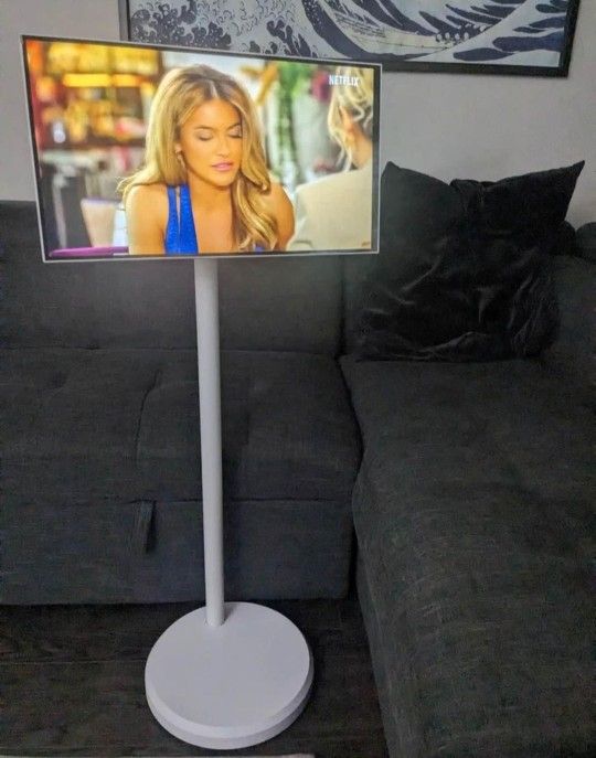 Movable-Charging-Screen-Display