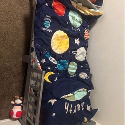 Bedding/fitting + One Pillow Case 