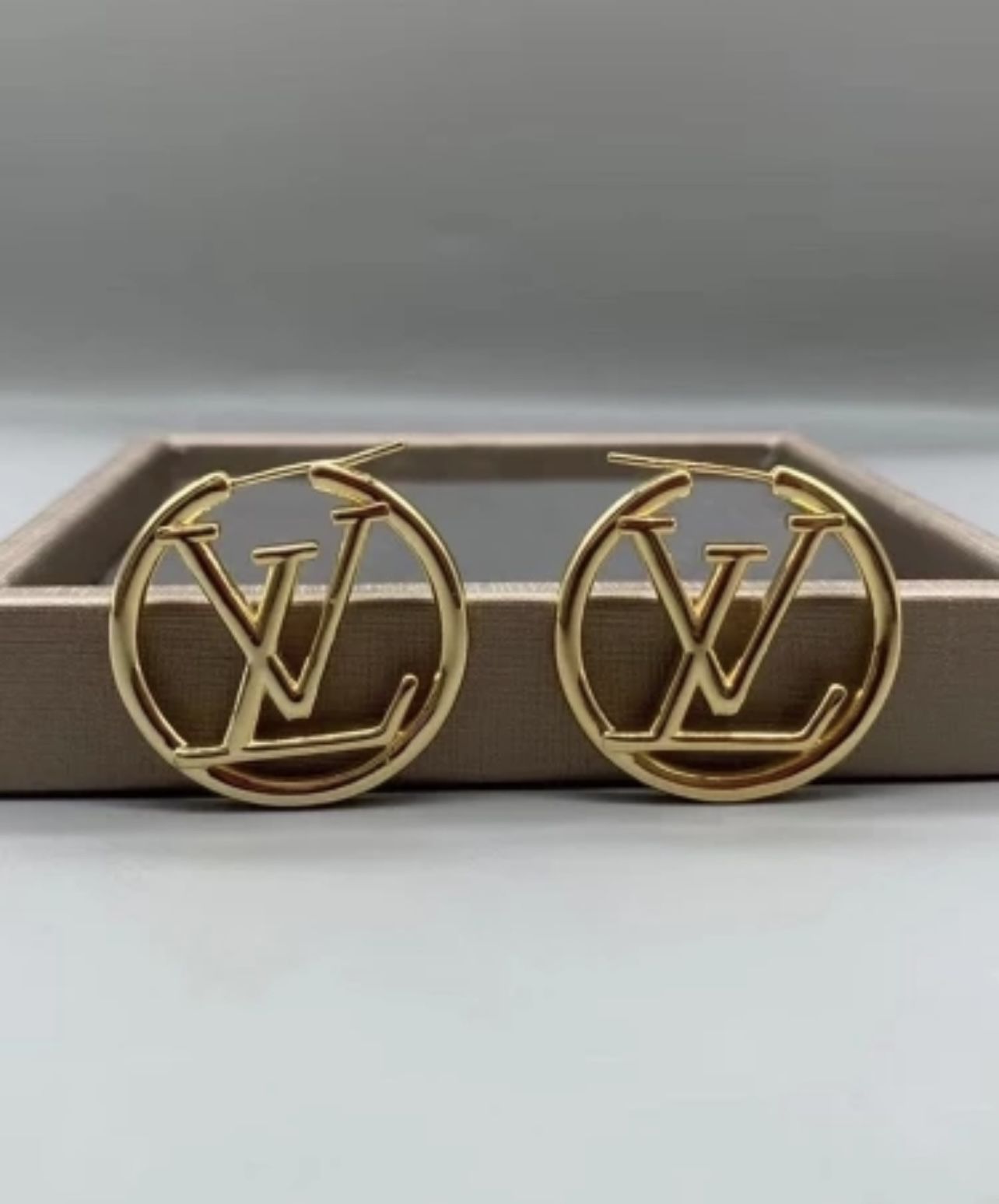 Louis Vuitton LV Iconic Earrings Gold/Rhinstone for Sale in Queens, NY -  OfferUp