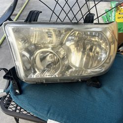 Toyota tundra, Headlight Driver side only