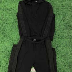 Fendi Sweatsuit Sweats Pants Hoodie Sweater for Sale in Brooklyn, NY -  OfferUp