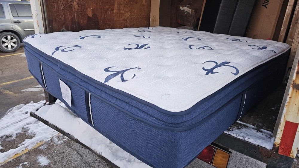 King Size Stearns And Foster Studio Medium Pillowtop 