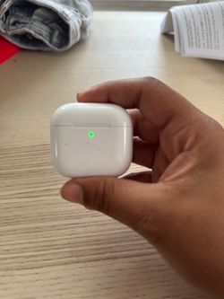 AirPods 4 without noise cancelling