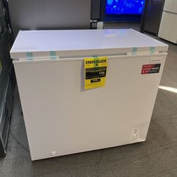 Frigidaire White Chest Freezer 