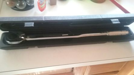 27 inch 3/8. 300 pound torque wrench by (Pittsburgh )