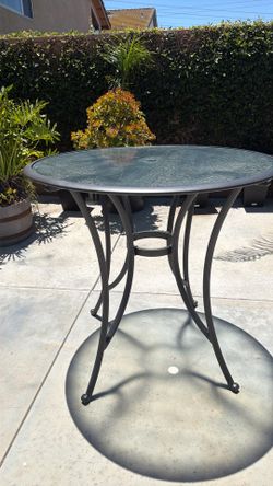 Patio round glass table