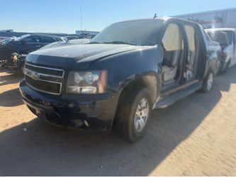 2008 Chevy avalanche for parts only.