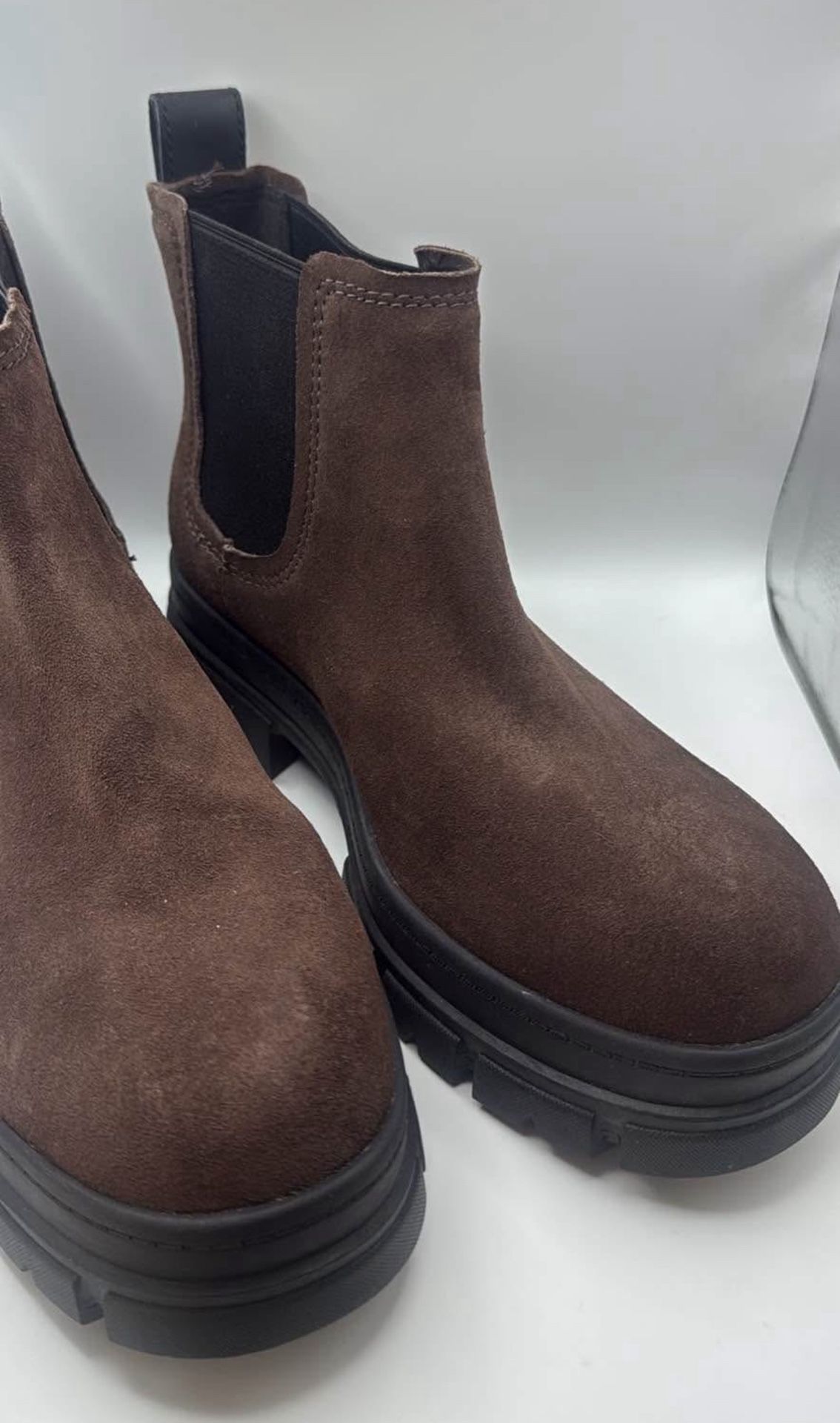 Ugg New Women Boots Leather Sueded Size 8