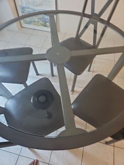 Dinnig table