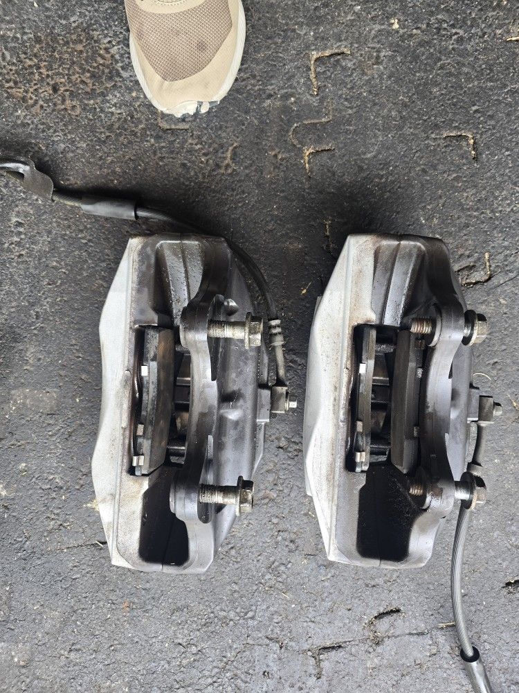 2013 to 2019 Cadillac XTS AWD set of calipers original GM part