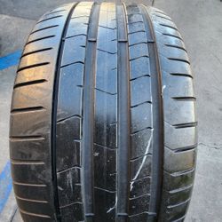 1 USED TIRE PIRELLI RFT 275/40/20