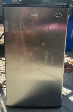 Mini fridge
