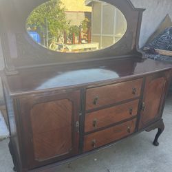 Dresser With Mirror 