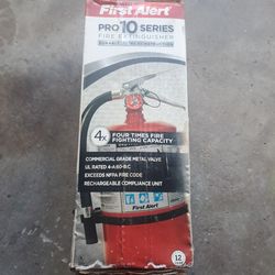 OLDER BUT NEVER USED  FIRST ALERT PRO 10 SERIES 🔥 FIRE EXTINGUISHER DURABLE 🧯 METAL CONSTRUCTION