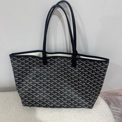 Black and gray anagram tote