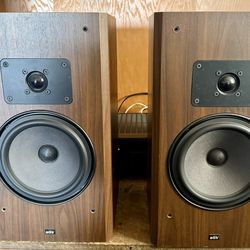 a/d/s bookshelf speakers model L7e