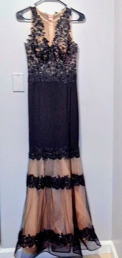 Beautiful ballgown size (m) 7/8