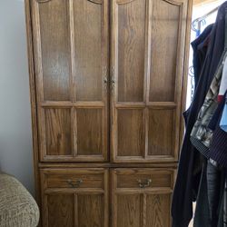 Entertainment Cabinet / Armoire 