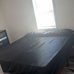 Juego De Cuarto De Lujo King En Muy Buen Estado Muy Bien Cuidado Con Unas Gavetas Especiales Para Joyas Lo Nesesito Sacar URGENTE TENGO HASTA EL 28 