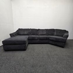 Can Deliver! $1250 OFF RETAIL PRICE! Beautiful Clean Black Ashley's Furniture 3 Piece Sectional Sofa Couch 68" x 146"