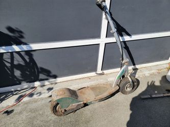 FREE - Vintage Razor Electric Scooter – For Parts or Restoration Project