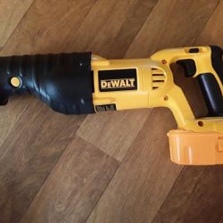 DeWalt 18 Volt  Sawzall  With Brand New 4.0 Amp Hour Battery