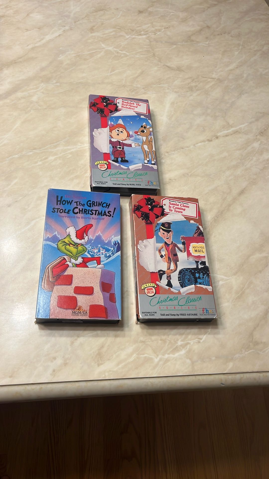 3 VHS CHRISTMAS MOVIES INCLUDING RUDOLPH THE RED NOSE REINDEER, HOW THE GRINCH STOLE CHRISTMAS, AND SANTA CLAUS IS COMING TO TOWN