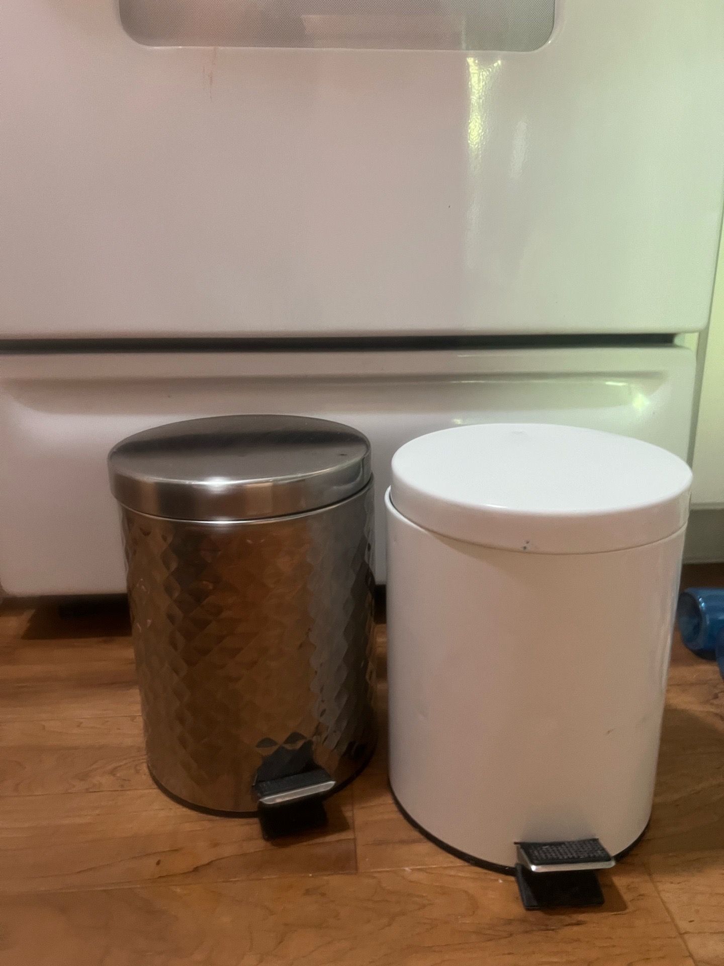 Mini trash cans