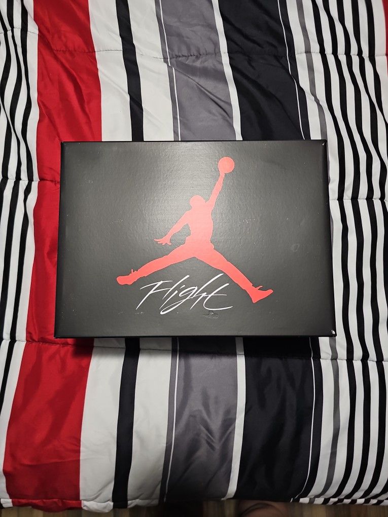 AIR JORDAN 4 RETRO CEMENT