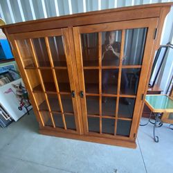 Beautiful Tiger Oak 4 Shelf Cabinet  With Glass Doors. Heavy. 2 Adjustable Shelves 