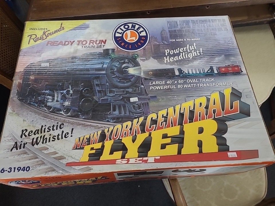 Lionel New York Central Flyer O‑Gauge Train Set 6‑31940 – With RailSounds, Smoke & FasTrack!