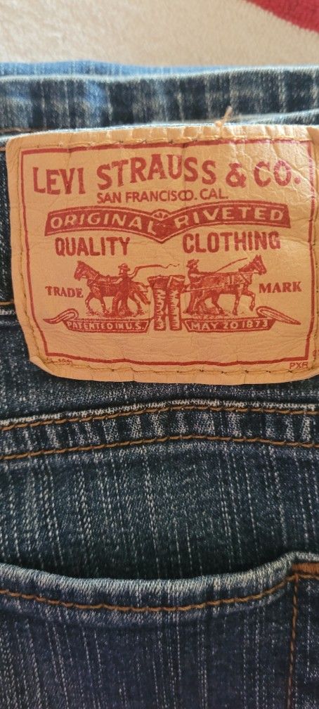512 Women's Levis